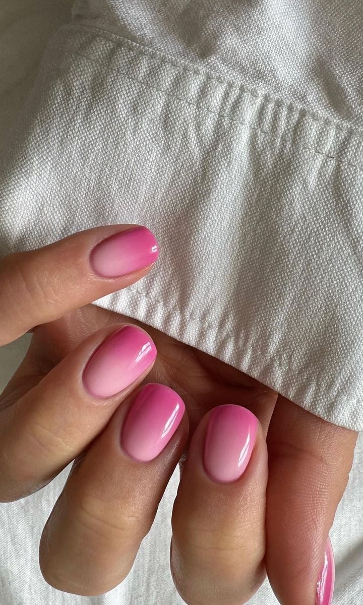 Pink to White Gradient Short Oval Nails — Trendy Short Gel Nails