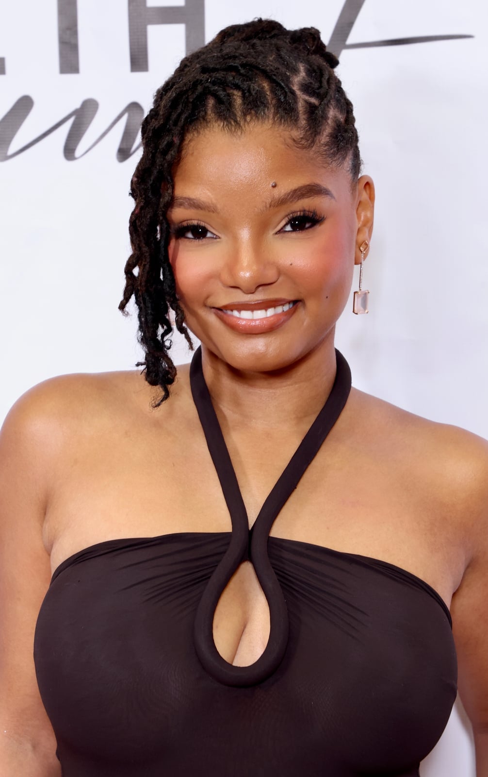 Chin Length Bob With Blonde Highlights, Side Chin Length Bob With Blonde Highlights, Side — Trendy Short Locs