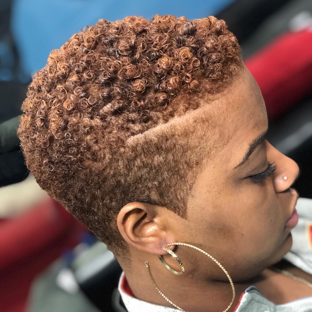 Warm Reddish-Brown Pixie Curls, ухо Warm Reddish-Brown Pixie Curls, ухо — Trendy Short Natural Hairstyles
