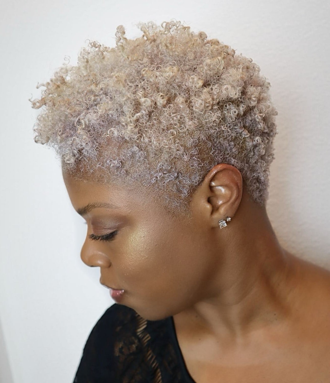 Platinum Blonde Fine Curly Crop, Ear Platinum Blonde Fine Curly Crop, Ear — Trendy Short Natural Hairstyles