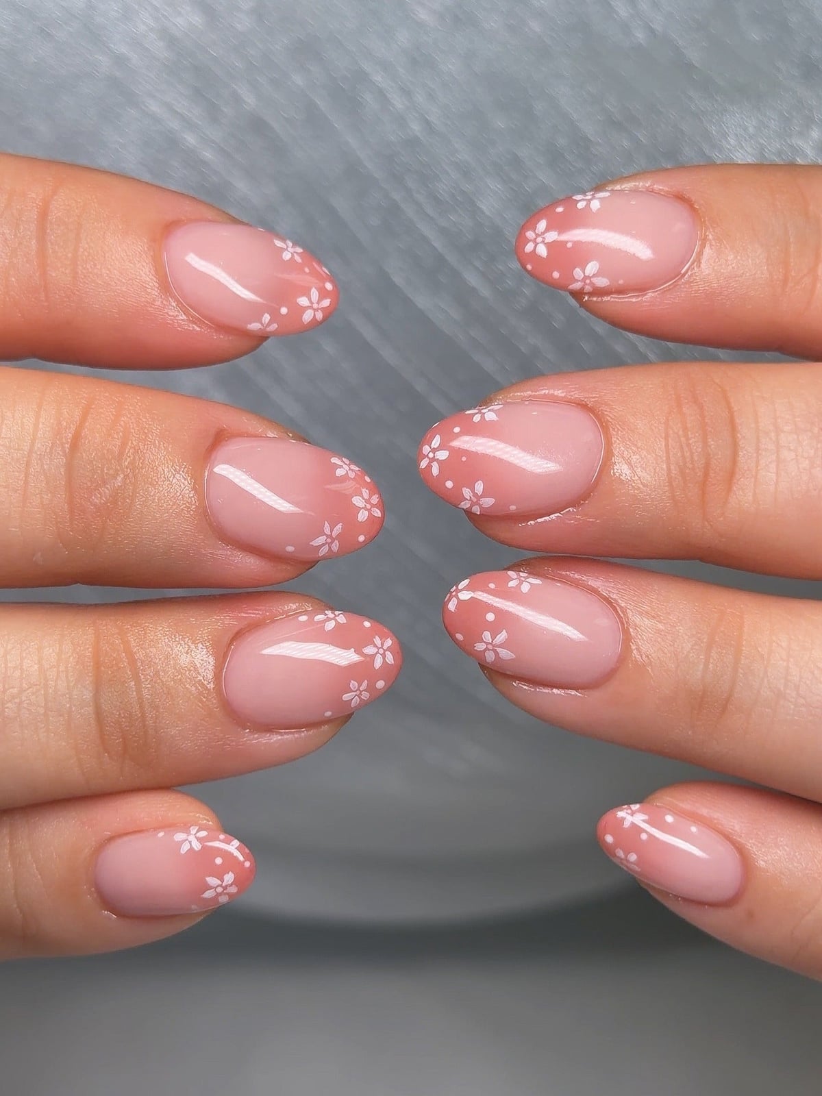 White Floral Detail Short Oval — Trendy Short Oval Nails
