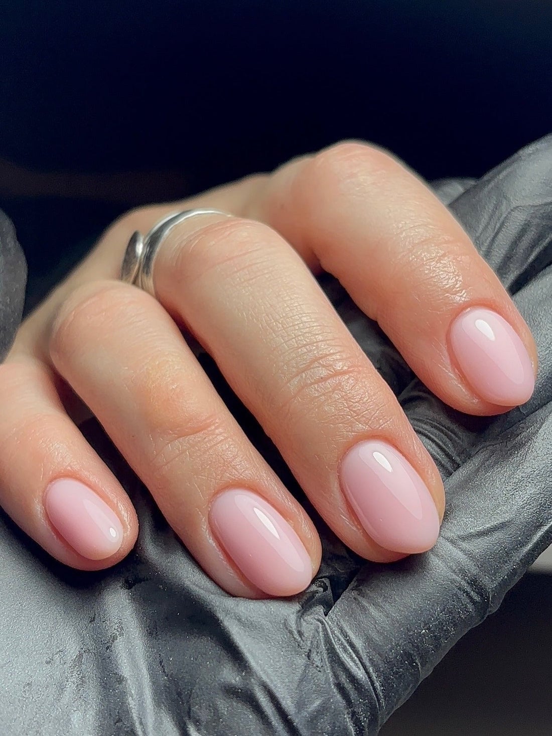 Sheer Milky Pink Glossy Short Oval With короткие овальные — Trendy Short Oval Nails