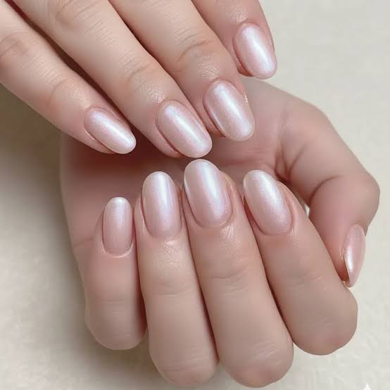Milky White Pearlescent Shimmer Short Oval — Trendy Short Oval Nails