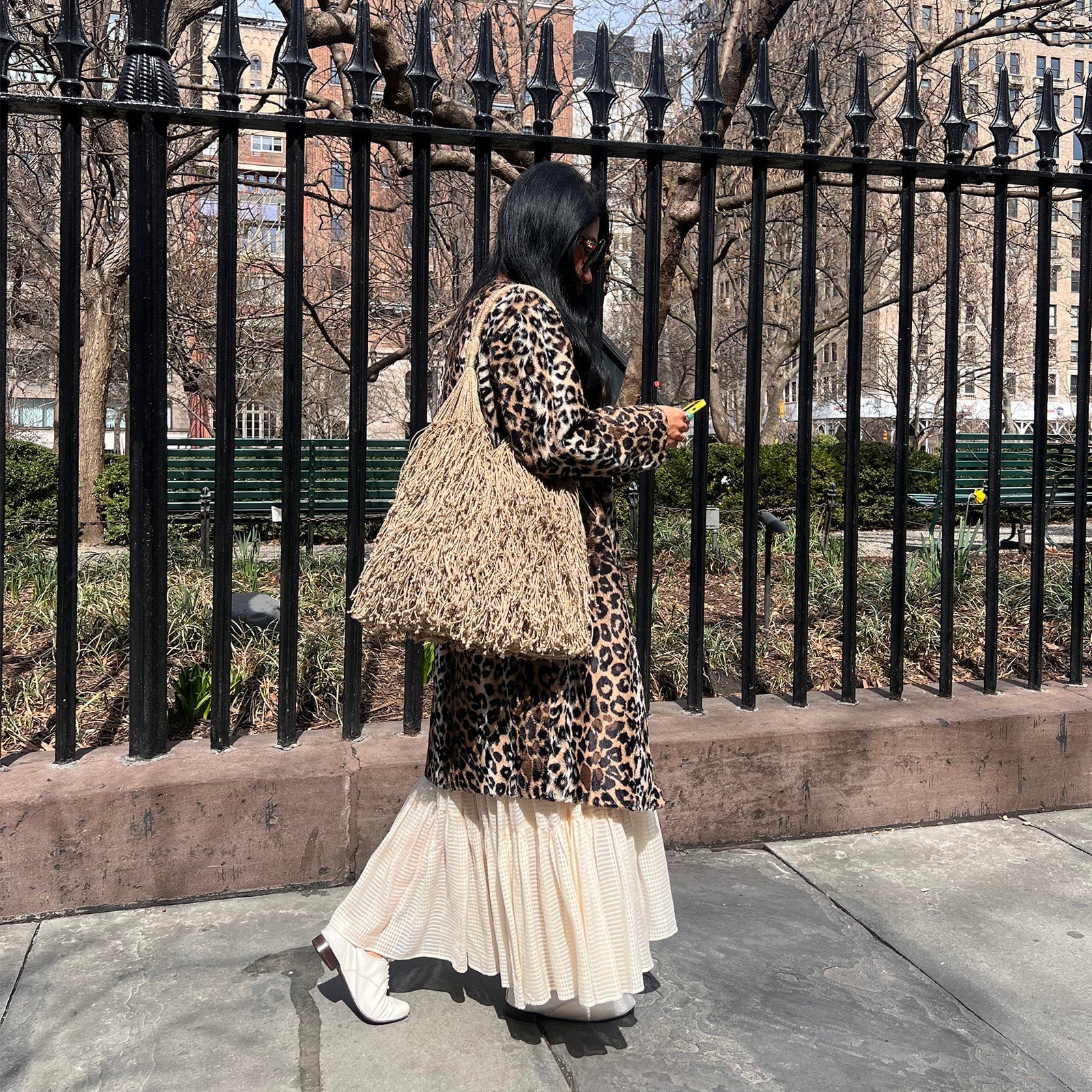 Oversized Woven Bag with Leopard Print Coat and Tiered, Close-Up Take — Trendy Shoulder Bag Outfits