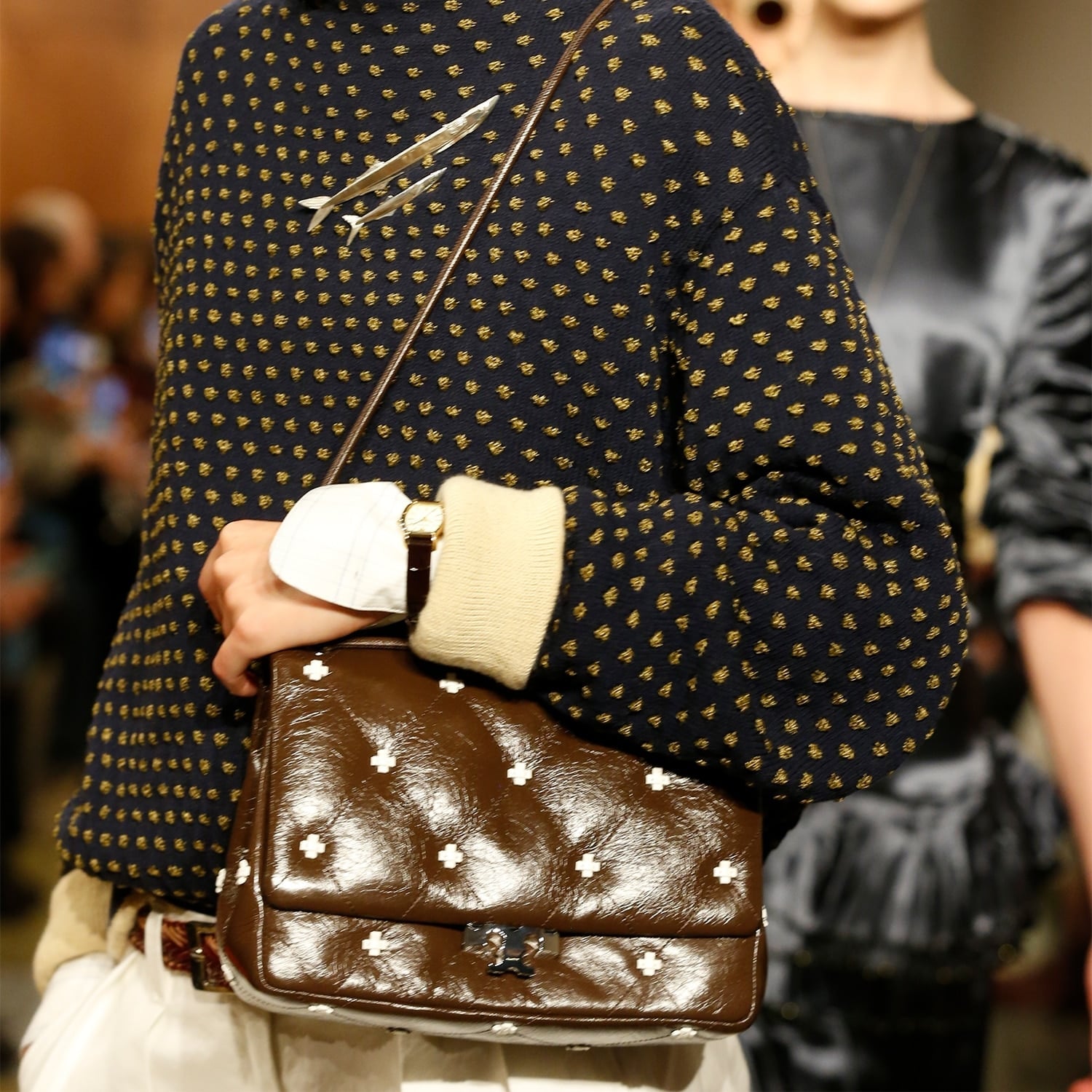 Quilted Brown Bag with Navy Polka Dot Sweater — Trendy Shoulder Bag Outfits
