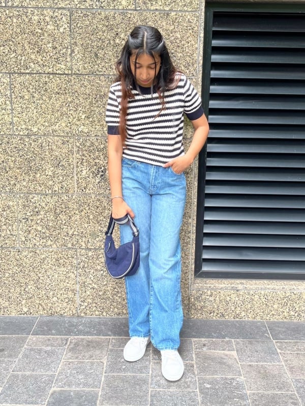 Navy Shoulder Bag with Striped Top and Wide-Leg Jeans — Trendy Shoulder Bag Outfits