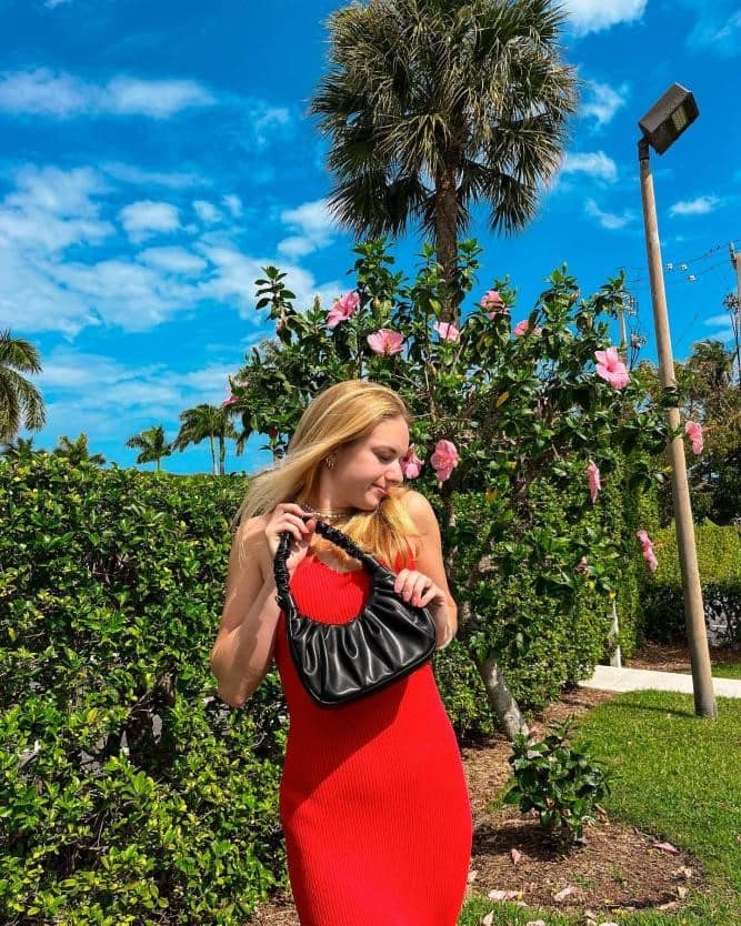 Black Ruched Leather Bag with a Fitted Red Dress — Trendy Shoulder Bag Outfits