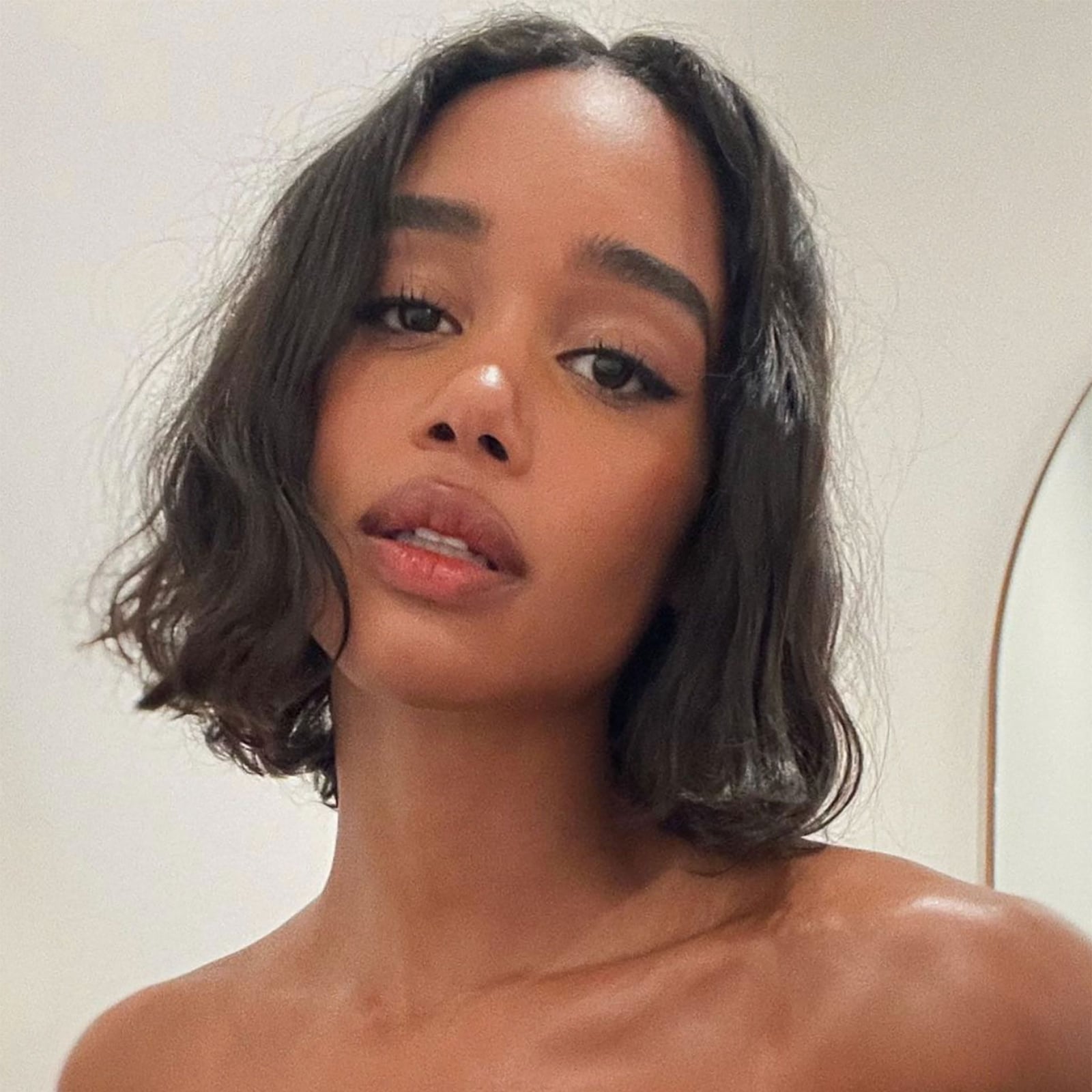 Dark Brown Chin Bob With Face-Framing Waves Dark Brown Chin Bob With Face-Framing Waves — Trendy Shoulder Length Bob
