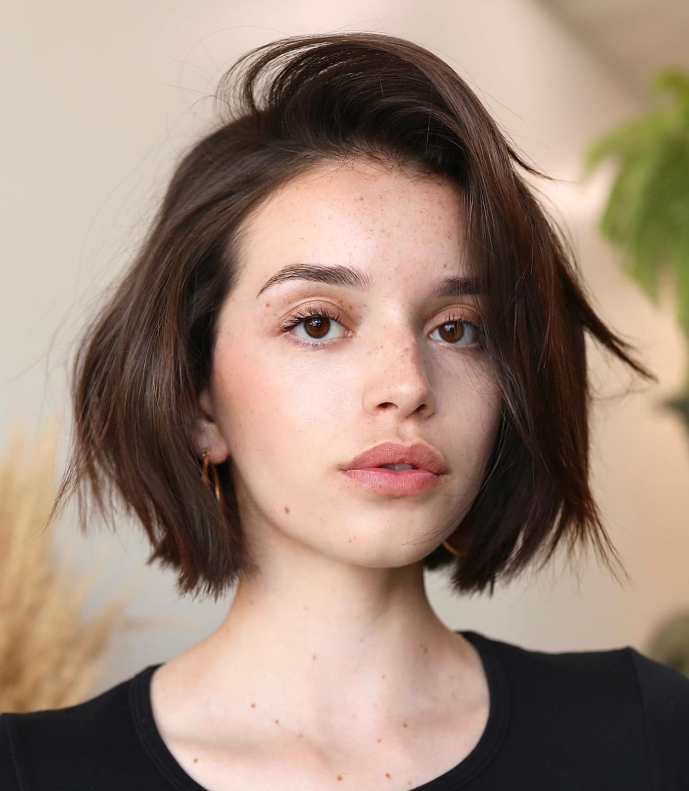 Ash Blonde Chin Bob With Curtain Bangs, Close-Up Take Ash Blonde Chin Bob With Curtain Bangs, Close-Up Take — Trendy Shoulder Length Bob