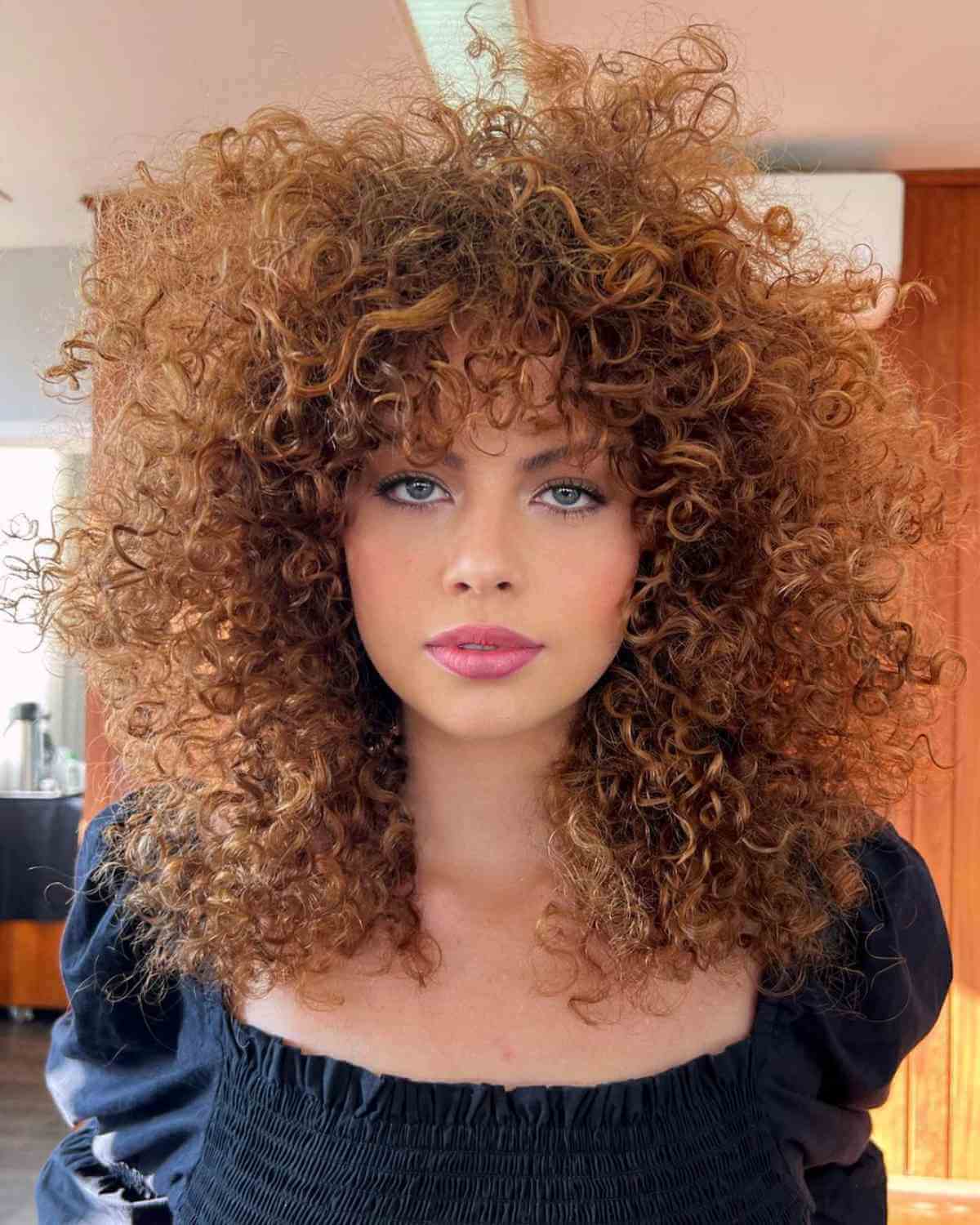 Shoulder Length Curly Hair With Copper Highlights — Trendy Shoulder Length Curly Hair