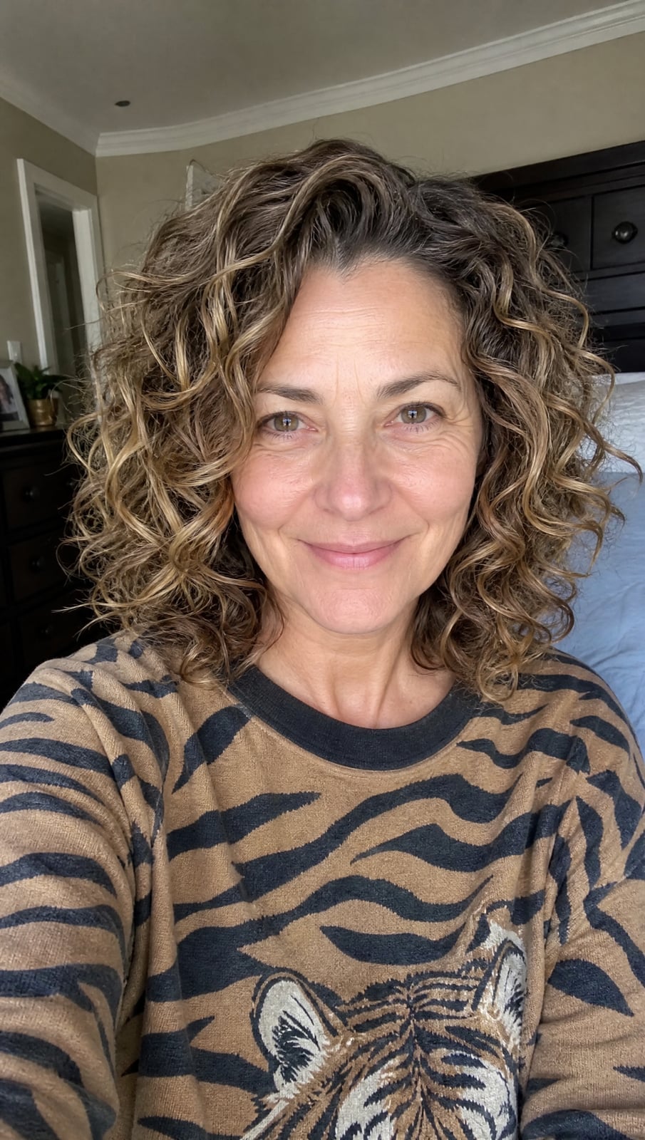 Shoulder Length Natural Curls With Blonde Highlights — Trendy Shoulder Length Curly Hair