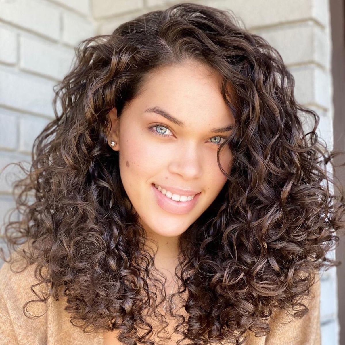Voluminous Shoulder Curls With Face-Framing Elements — Trendy Shoulder Length Curly Hair