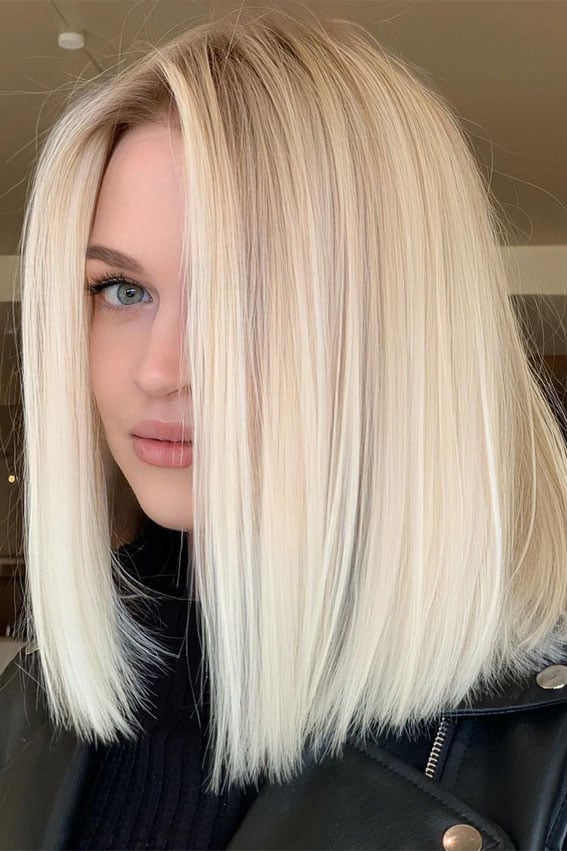 Sleek Collarbone Lob Platinum Blonde Sleek Collarbone Lob Platinum Blonde — Trendy Side Part Wig