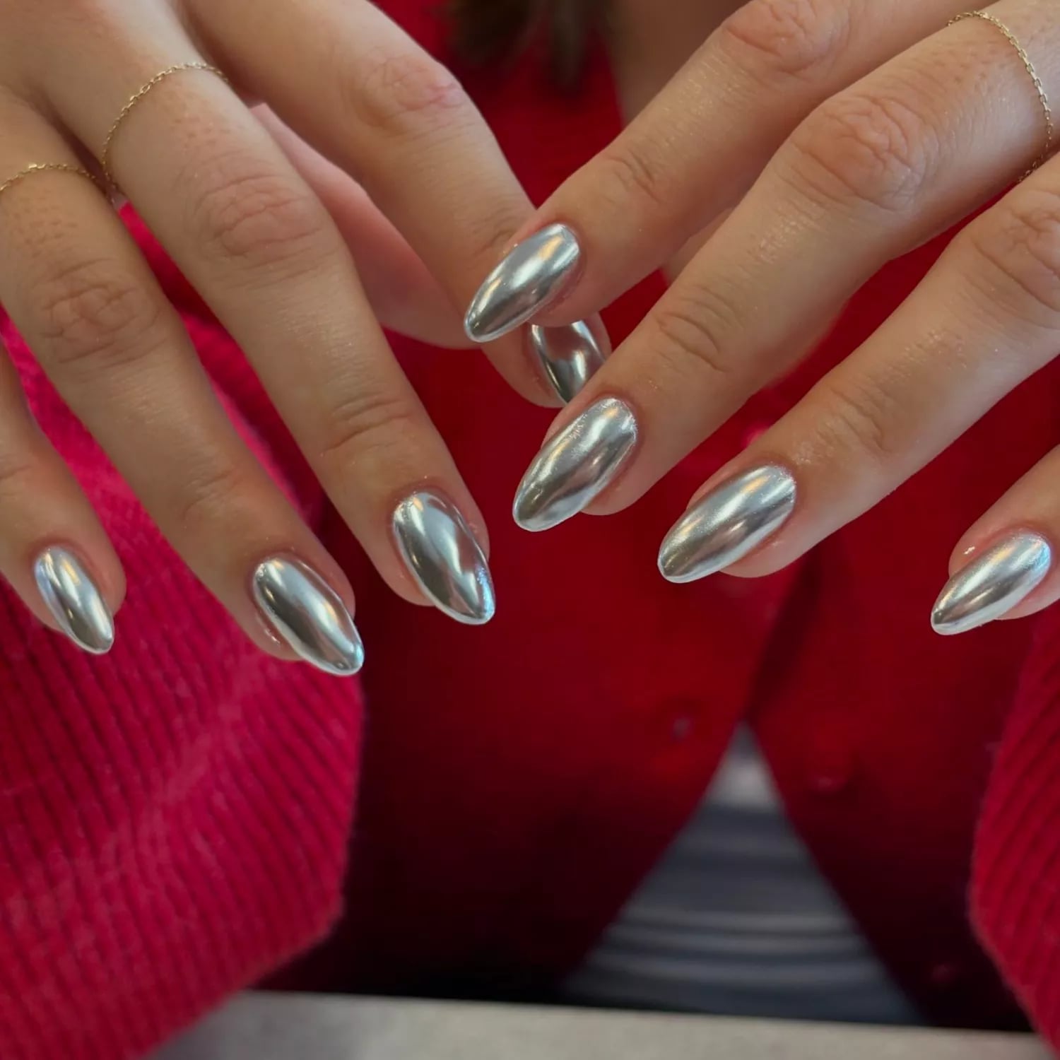 Mirror Shine Silver Chrome Short Oval Nails Mirror Shine Silver Chrome Short Oval Nails — Trendy Silver Chrome Nails