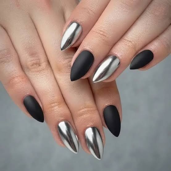 Matte Black And Silver Chrome Mix Finish Medium Almond Nails Matte Black And Silver Chrome Mix Finish Medium Almond Nails — Trendy Silver Chrome Nails