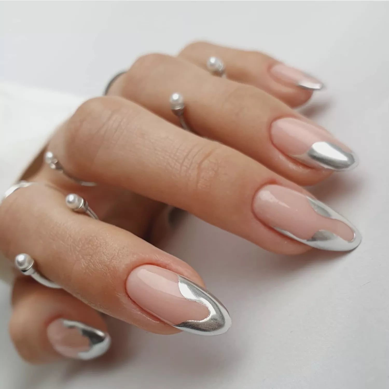 Abstract French Silver Chrome Medium Oval Nails Abstract French Silver Chrome Medium Oval Nails — Trendy Silver Chrome Nails