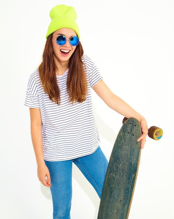 Striped T-Shirt With Neon Beanie And Skateboard, Close-Up Take Striped T-Shirt With Neon Beanie And Skateboard, Close-Up Take — Trendy Skater Outfits