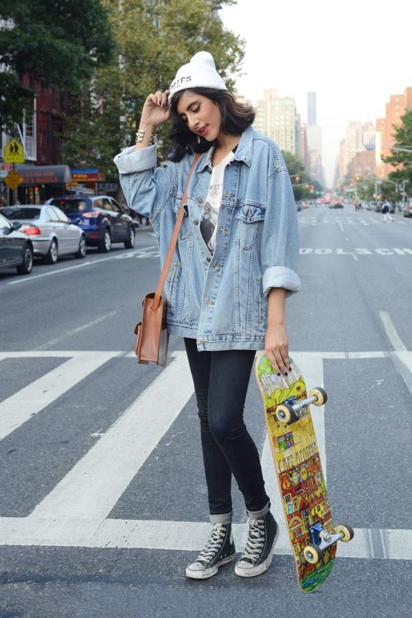 Denim Jacket Over Graphic Tee With Skinny Jeans Denim Jacket Over Graphic Tee With Skinny Jeans — Trendy Skater Outfits