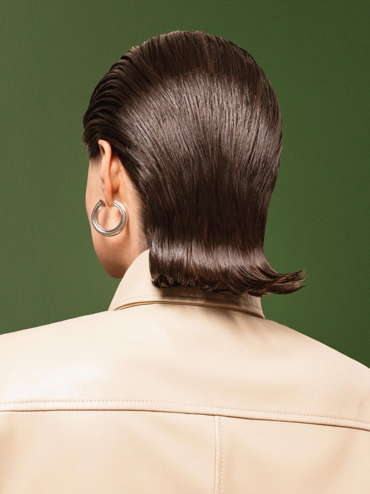 High Shine Dark Brown Wet Look Bob With Clean Lines Of The Cut — Trendy Slick Back Hairstyles