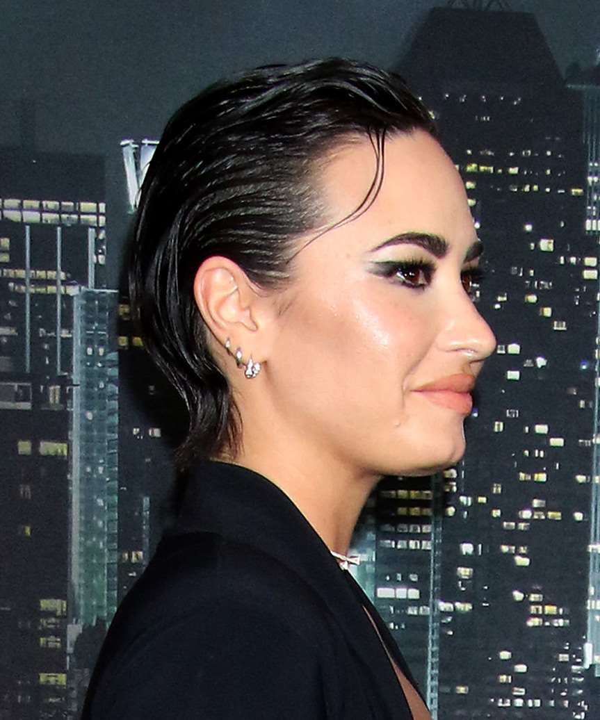 Wet Look Black Short Bob — Trendy Slick Back Hairstyles
