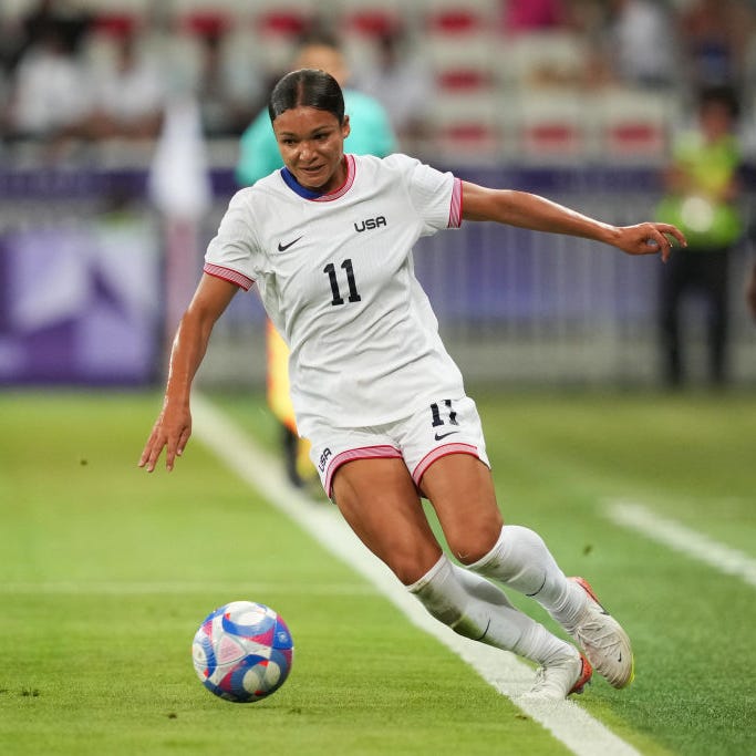 Thick Wavy Dark Brown Ponytail In Action Thick Wavy Dark Brown Ponytail In Action — Trendy Soccer Hair