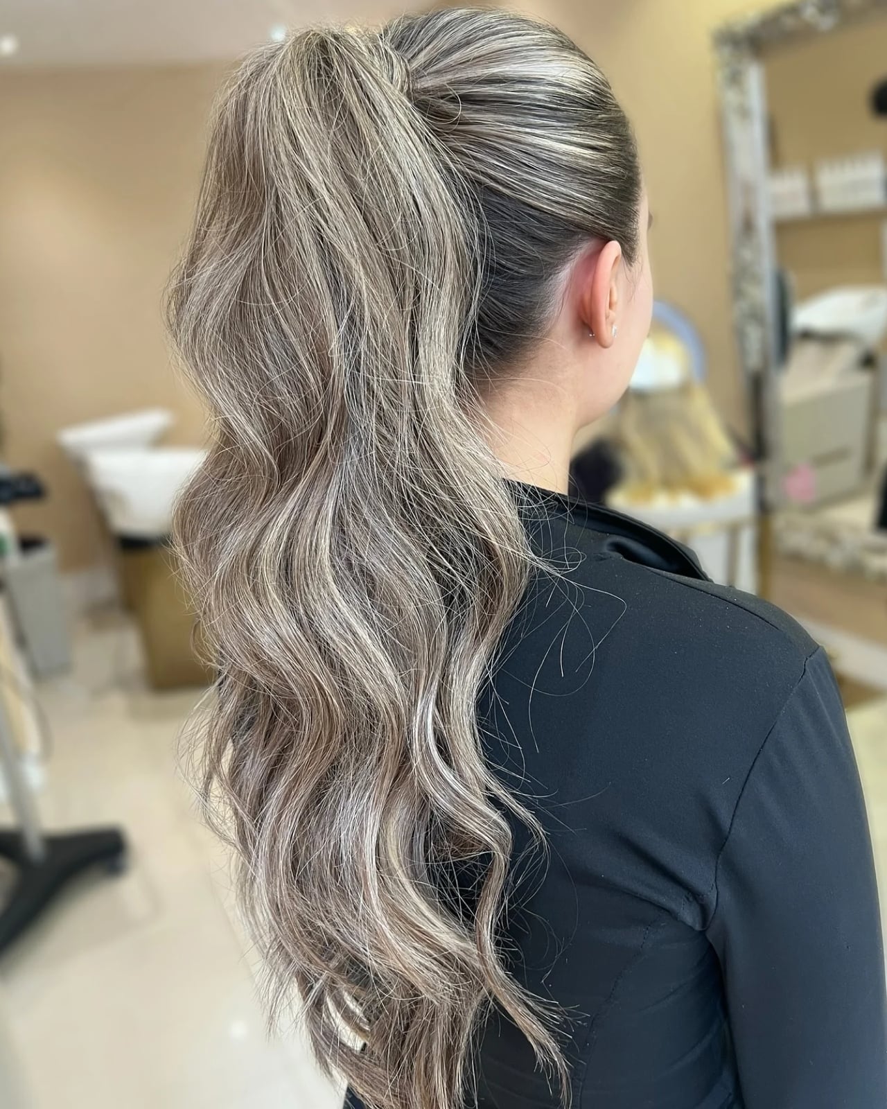 Collarbone Ponytail With Face-Framing Layers Collarbone Ponytail With Face-Framing Layers — Trendy Sports Hair