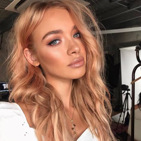 Shoulder Length Warm Golden Strawberry Blonde Shoulder Length Warm Golden Strawberry Blonde — Trendy Strawberry Blonde Hair