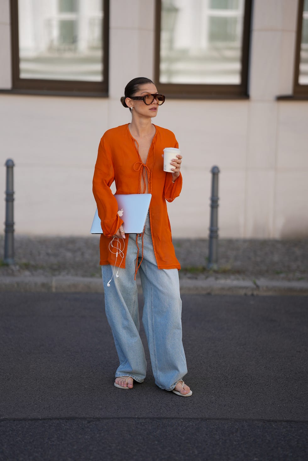 Oversized Orange Linen Shirt with Light Blue Jeans Oversized Orange Linen Shirt with Light Blue Jeans — Trendy Streetwear Outfits