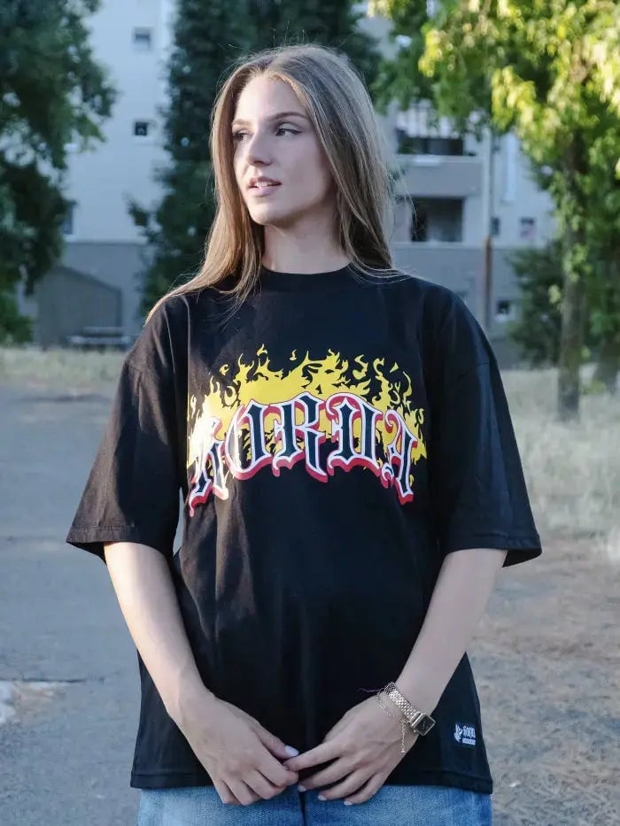 Black Graphic T-Shirt with Blue Denim Jeans Black Graphic T-Shirt with Blue Denim Jeans — Trendy Streetwear Outfits