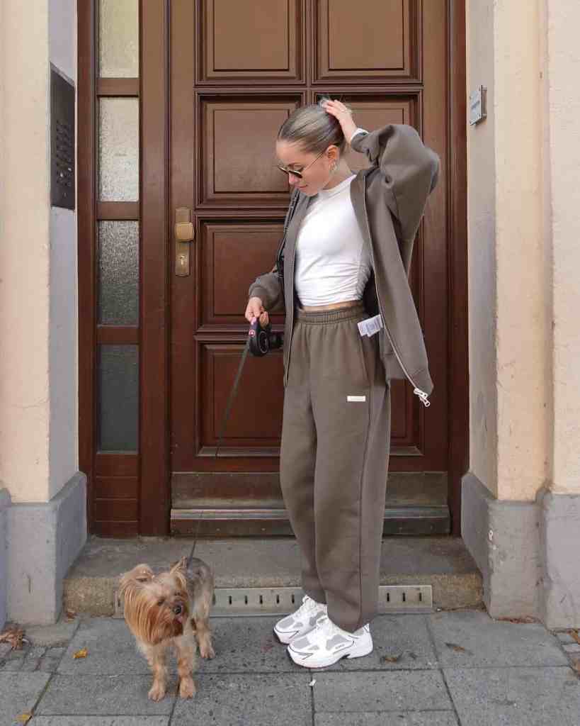 Grey Sweatpants with Knit Sweater and Oversized Bomber, Close-Up Take — Trendy Sweatpants Outfits