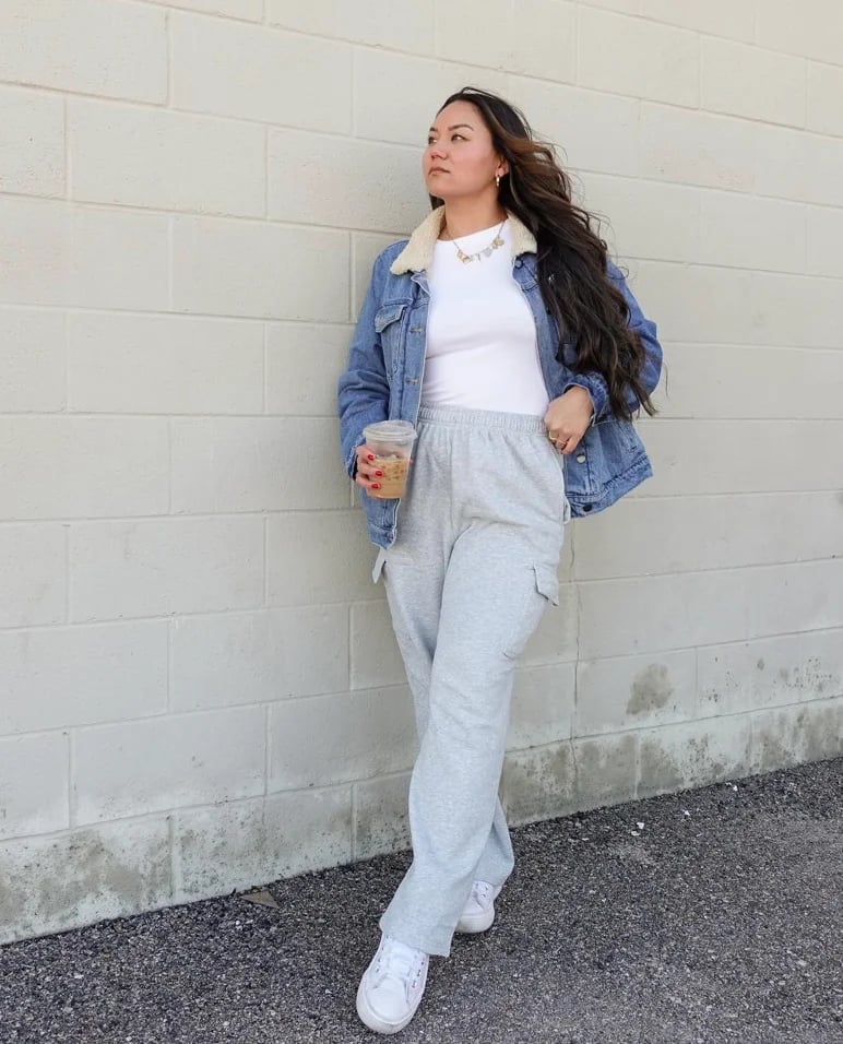 Light Grey Sweatpants with Denim Jacket and Sneakers — Trendy Sweatpants Outfits