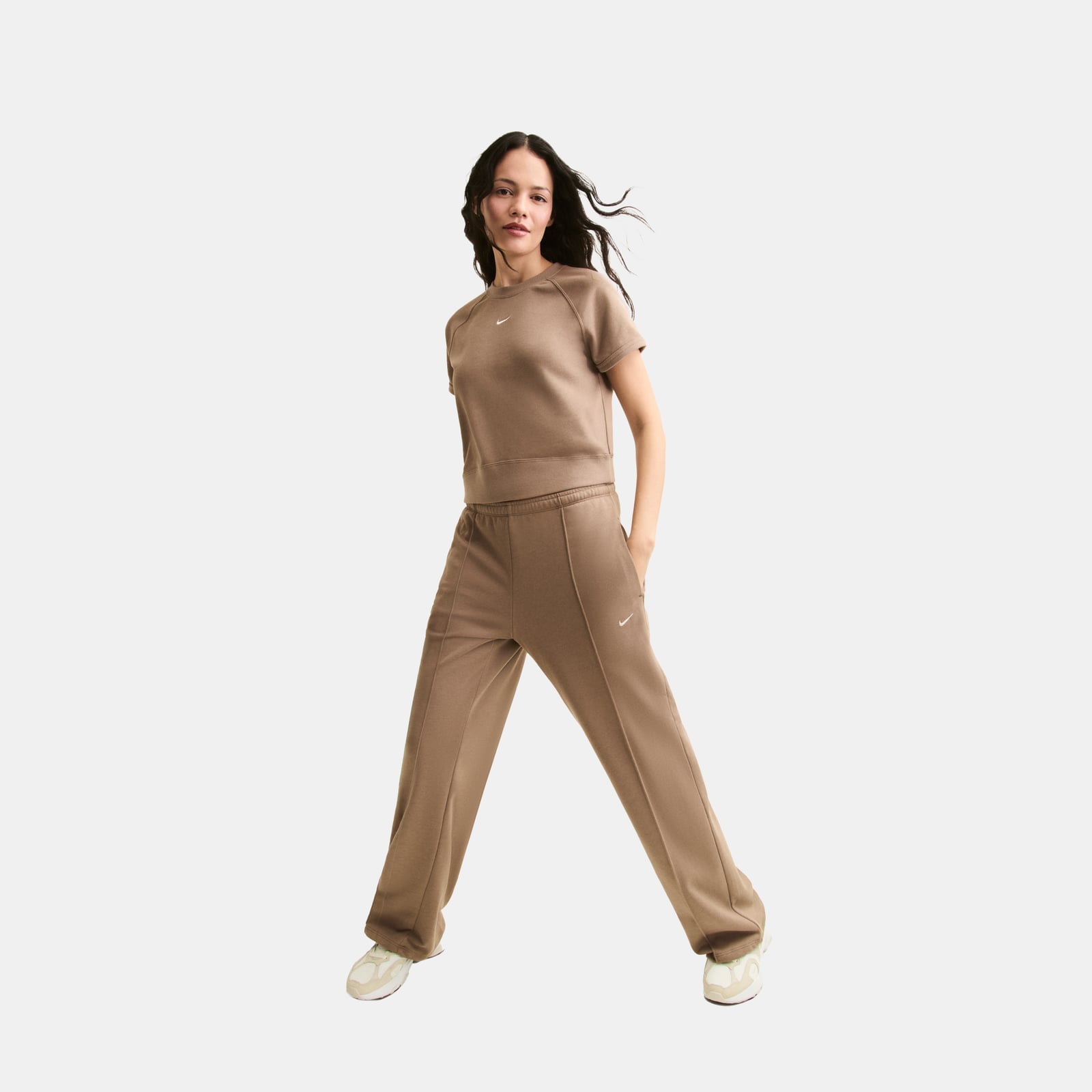 Brown Matching Sweat Suit with Sneakers — Trendy Sweatpants Outfits