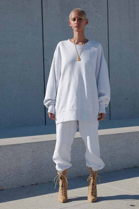 Grey Sweatpants with Oversized Sweatshirt and Lace-up Boots — Trendy Sweatpants Outfits