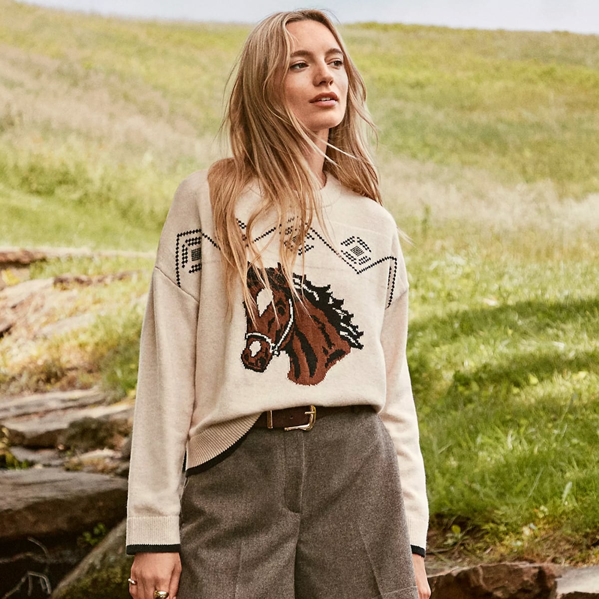 Knit Sweater with Horse Graphic and Grey Shorts — Trendy Sweatshirt Outfits Women