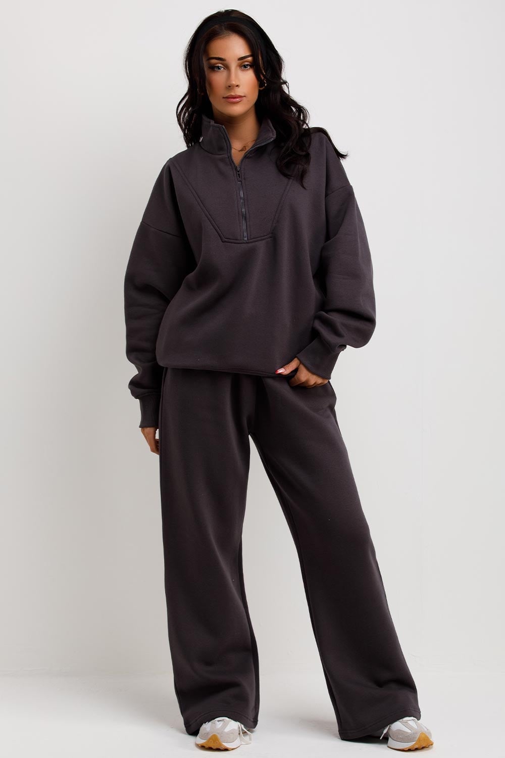Dark Grey Half-Zip Sweatshirt with Matching Sweatpants — Trendy Sweatshirt Outfits Women