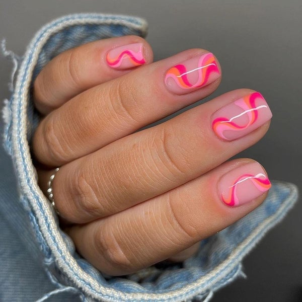 Short Square Pink White Orange Swirls, Close-Up Take Short Square Pink White Orange Swirls, Close-Up Take — Trendy Swirl Nails