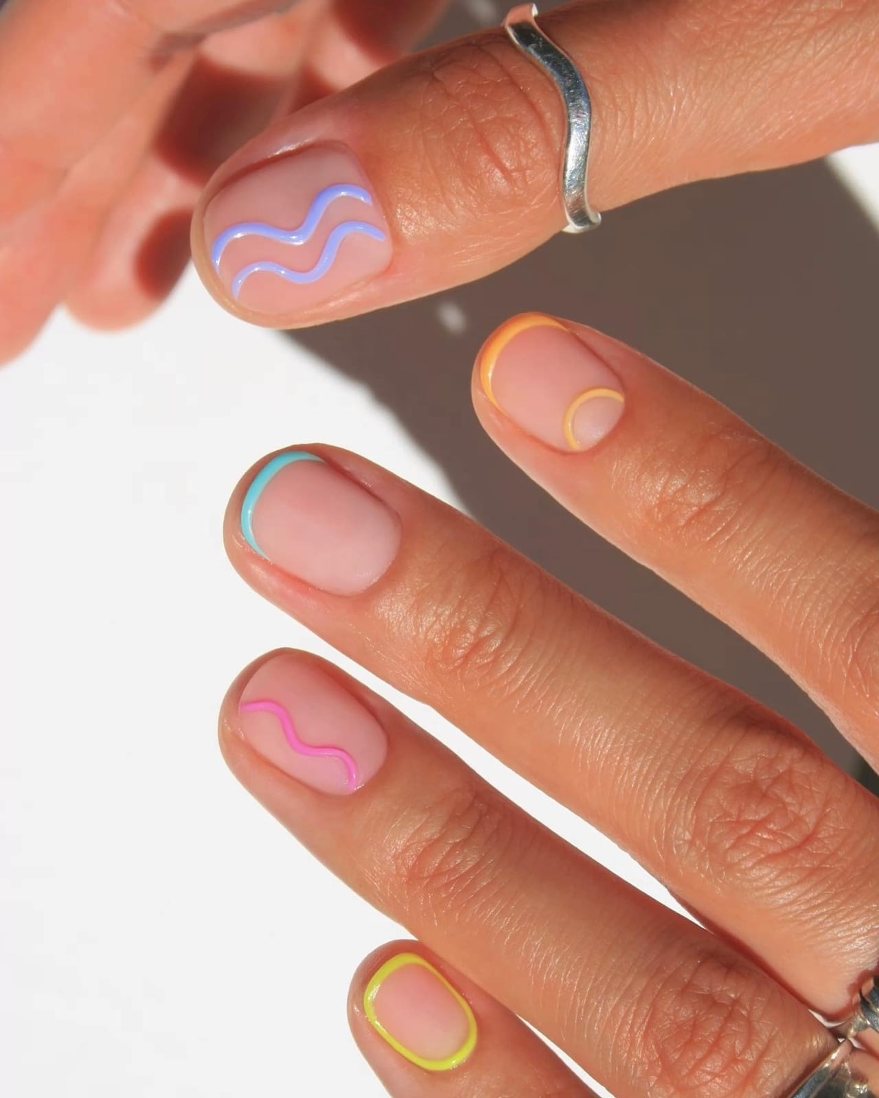 Short Oval Pastel Wavy Tip Lines Short Oval Pastel Wavy Tip Lines — Trendy Swirl Nails