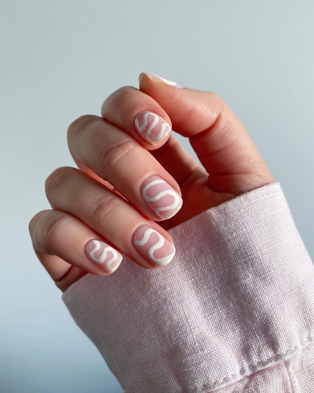 Short Oval Light Pink White Swirls, Everyday Version Short Oval Light Pink White Swirls, Everyday Version — Trendy Swirl Nails