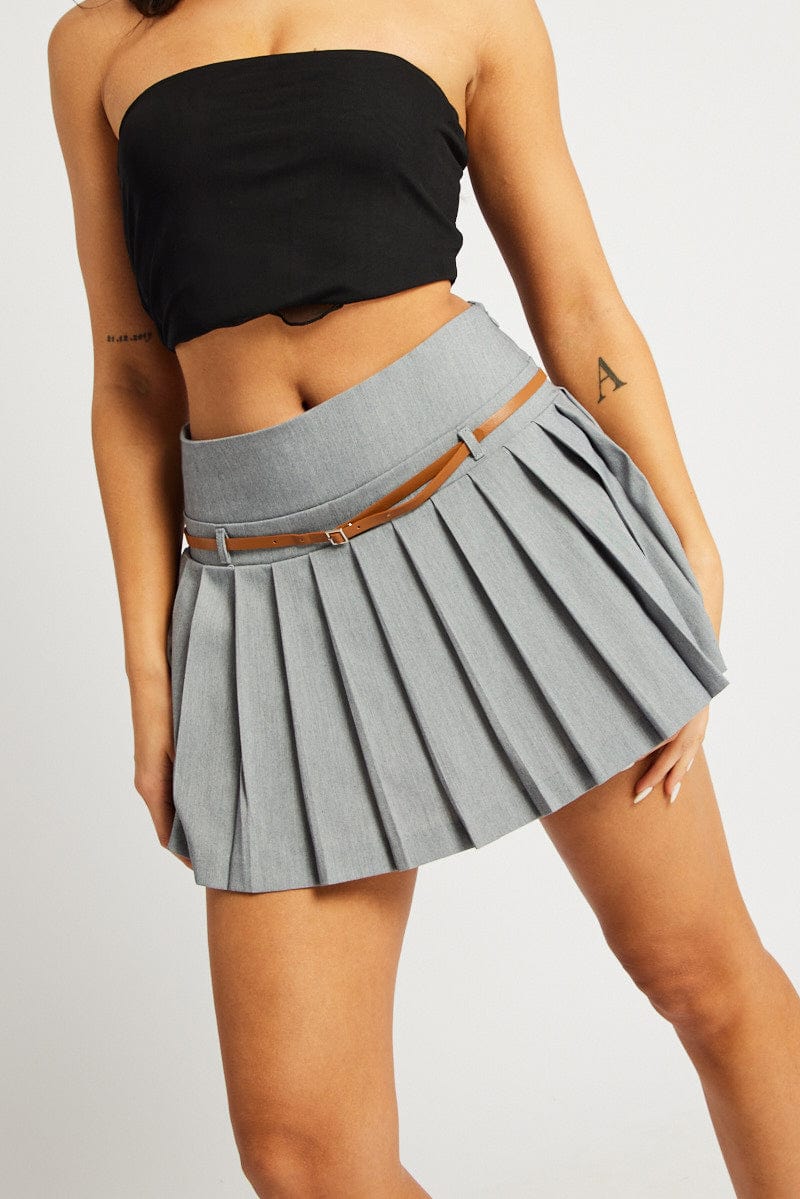 Grey Pleated Tennis Skirt With Tube Top And Belt Grey Pleated Tennis Skirt With Tube Top And Belt — Trendy Tennis Skirt Outfits