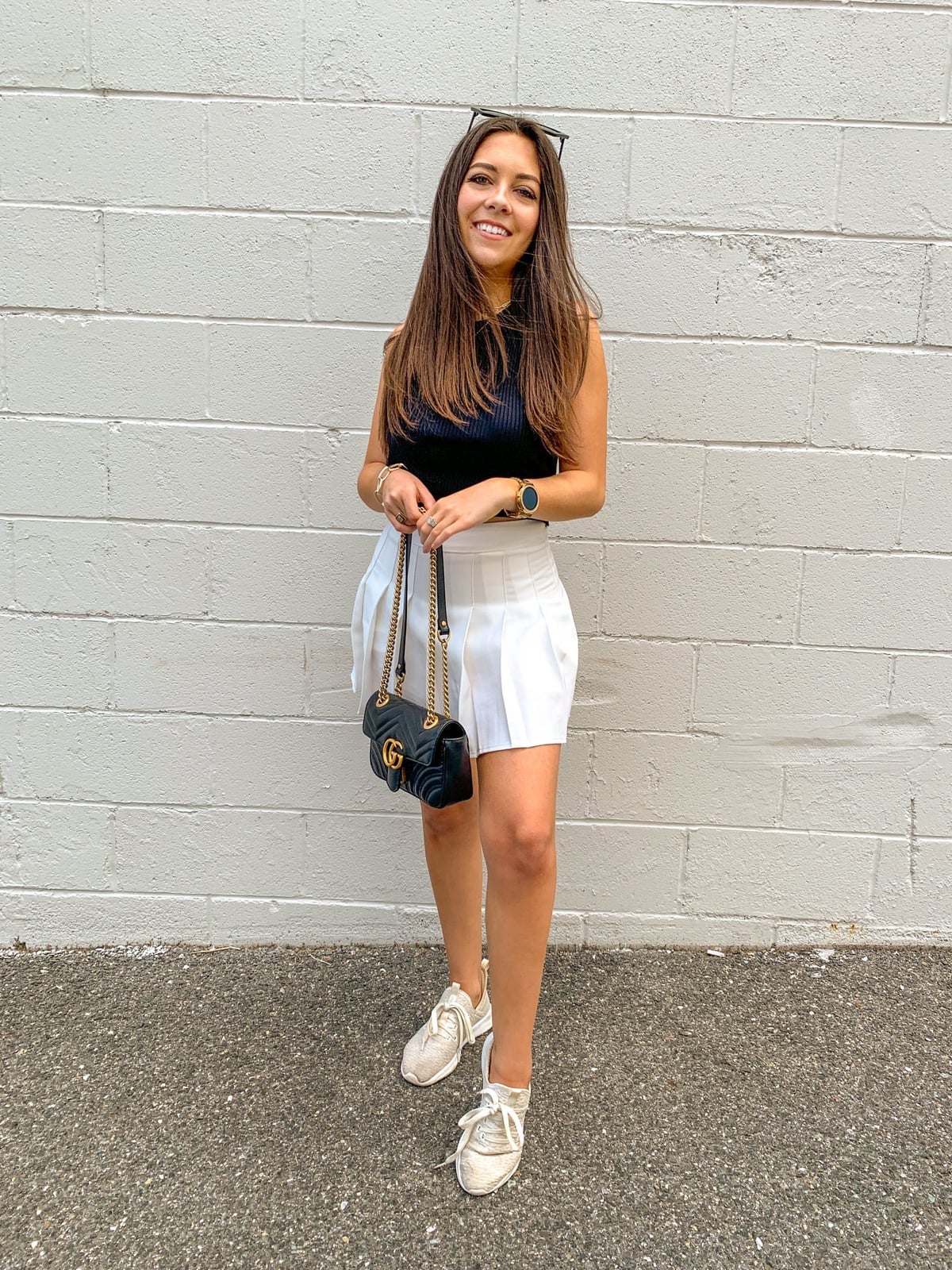 White Pleated Tennis Skirt With Sleeveless Top And Sneakers White Pleated Tennis Skirt With Sleeveless Top And Sneakers — Trendy Tennis Skirt Outfits