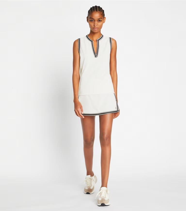 White A-Line Skirt With Navy Trim And Sneakers White A-Line Skirt With Navy Trim And Sneakers — Trendy Tennis Skirt Outfits