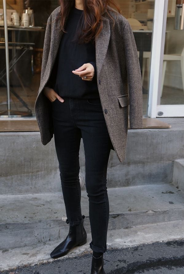 Grey Tweed Blazer Over Black Sweater With Skinny Jeans — Trendy Tomboy Outfits
