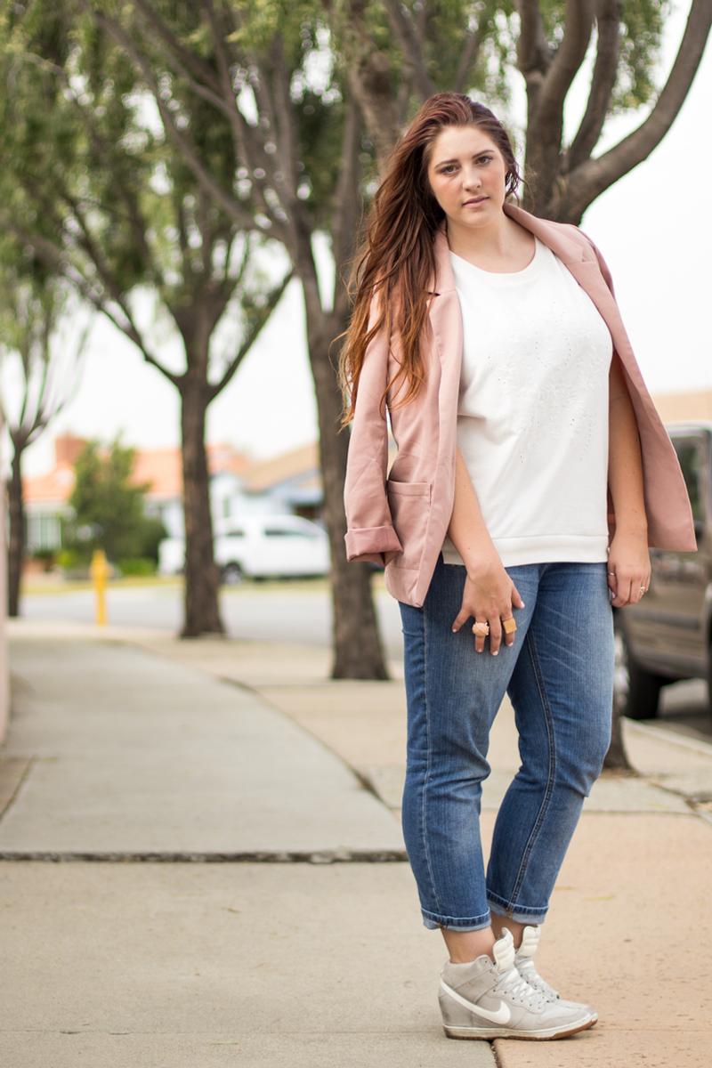 Pink Oversized Blazer With White T Shirt And Wedge Sneakers — Trendy Tomboy Outfits