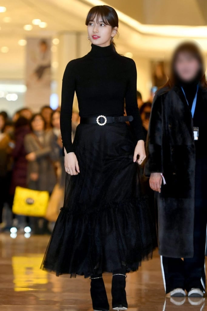 Tiered Black Tulle Midi Skirt Evening Look Tiered Black Tulle Midi Skirt Evening Look — Trendy Tulle Skirt Outfits