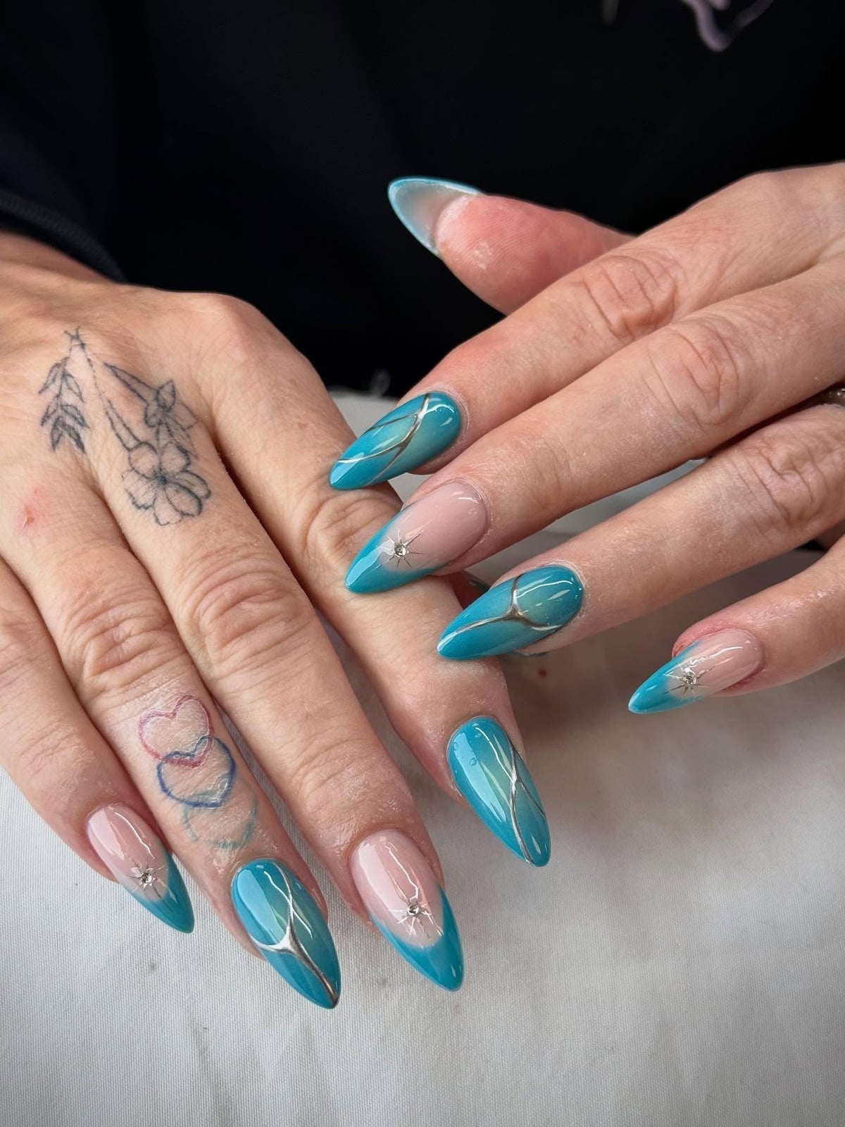 Turquoise Tips With Gold Line Art Almond Nails Turquoise Tips With Gold Line Art Almond Nails — Trendy Turquoise Nails