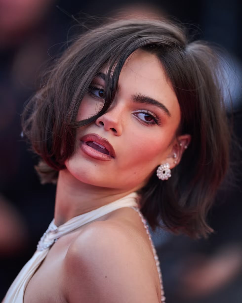 Dark Blonde Bob With Blunt Bangs — Trendy Twist Bob