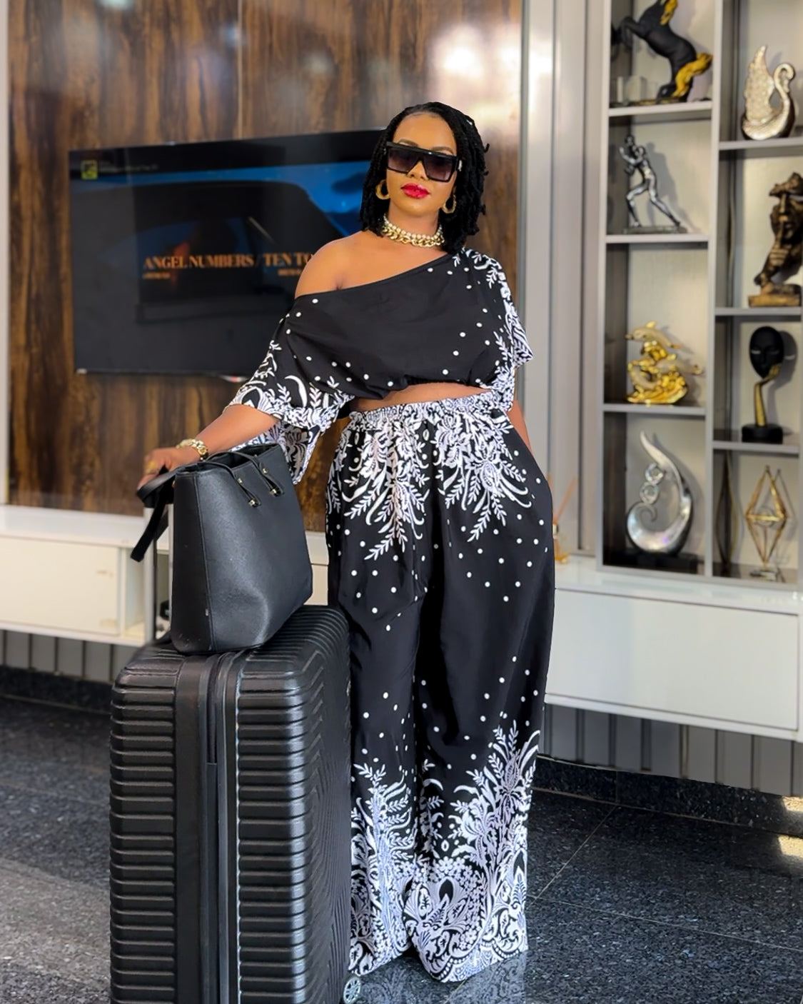 Black and White Print Off-the-Shoulder Crop Top and Wide-Leg Pants Black and White Print Off-the-Shoulder Crop Top and Wide-Leg Pants — Trendy Two Piece Outfits