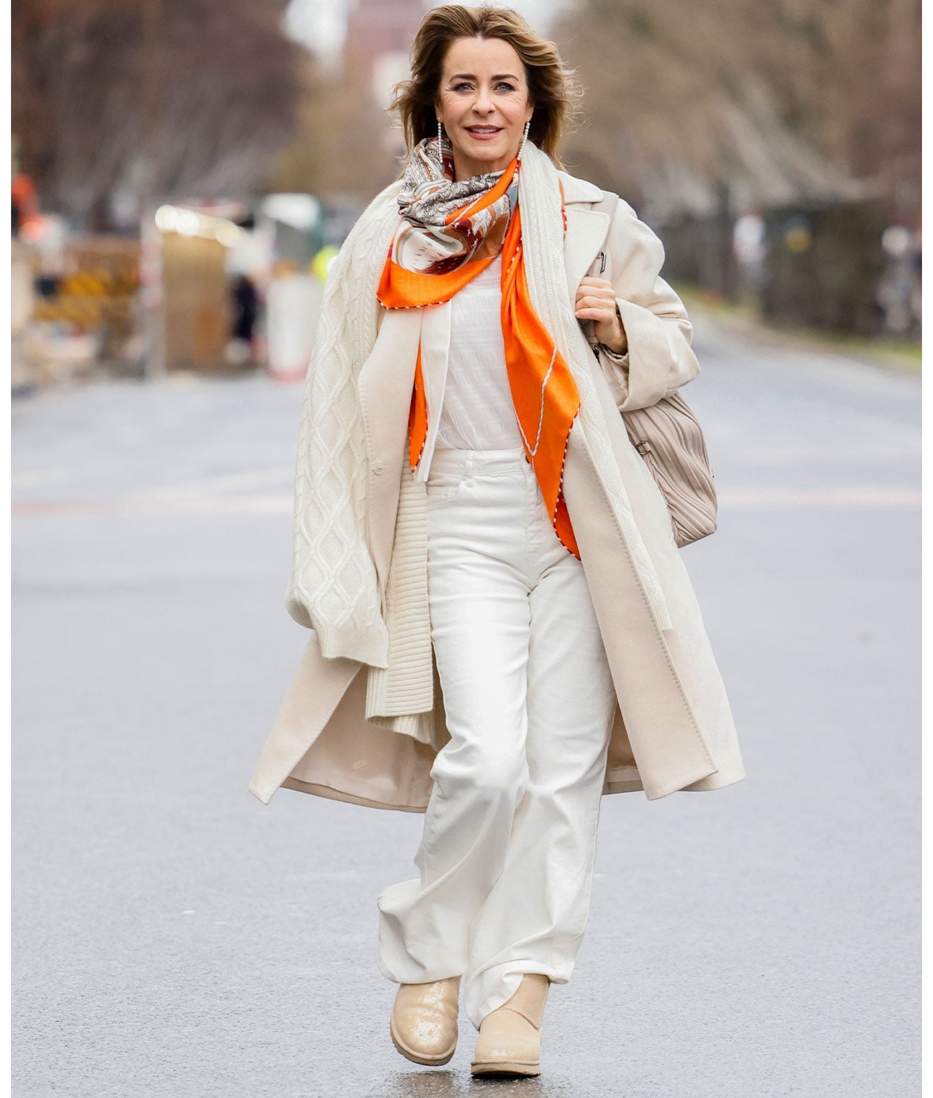 Tan Ugg Boots with Cable Knit Cardigan and T-shirt — Trendy Uggs Outfits