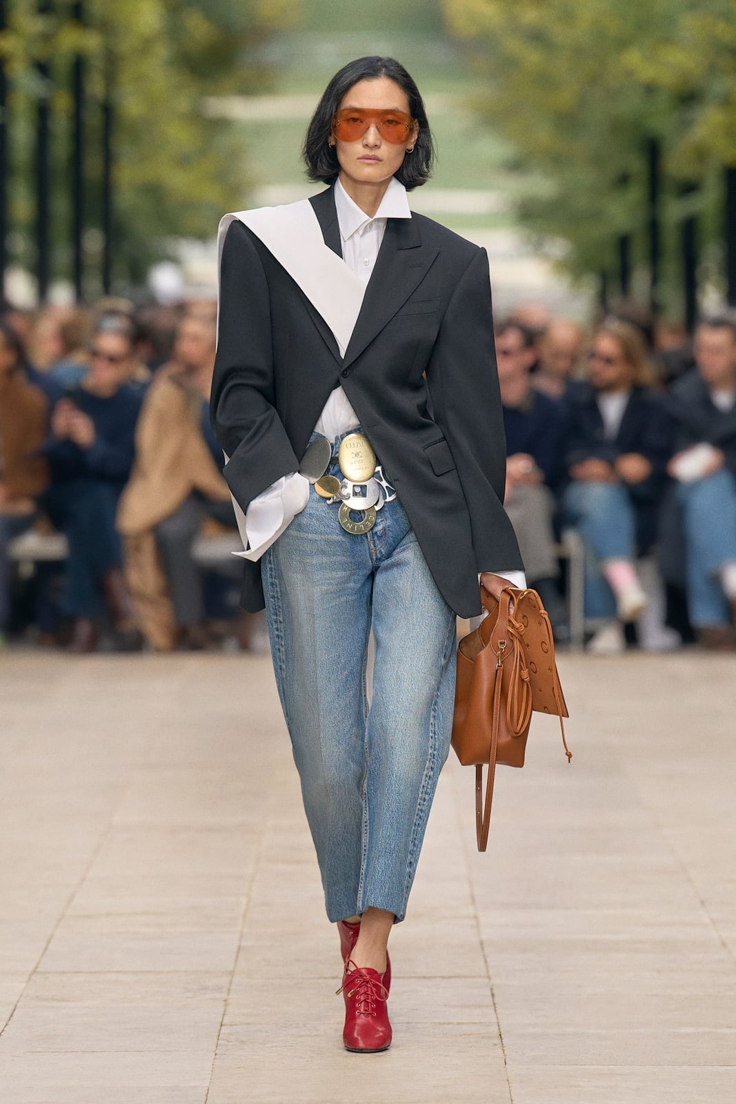 Impactful Black Blazer and Baggy Jeans Impactful Black Blazer and Baggy Jeans — Trendy Uni Outfits