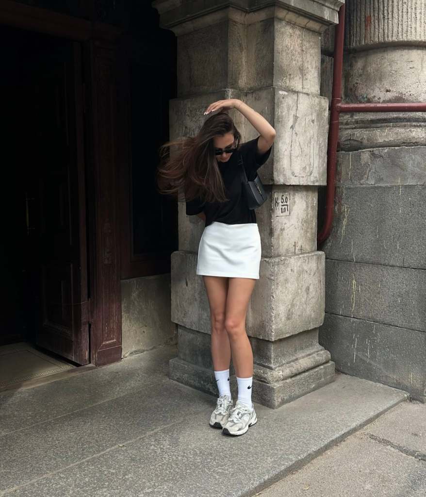 Baggy Jeans with Mini Skirt and Hoodie Baggy Jeans with Mini Skirt and Hoodie — Trendy Uni Outfits